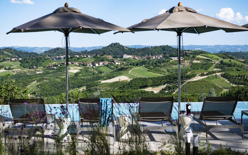 Relais Casa Clara - Roero - Langhe, Piemonte: Autumn, Scenic View, Spring, Summer