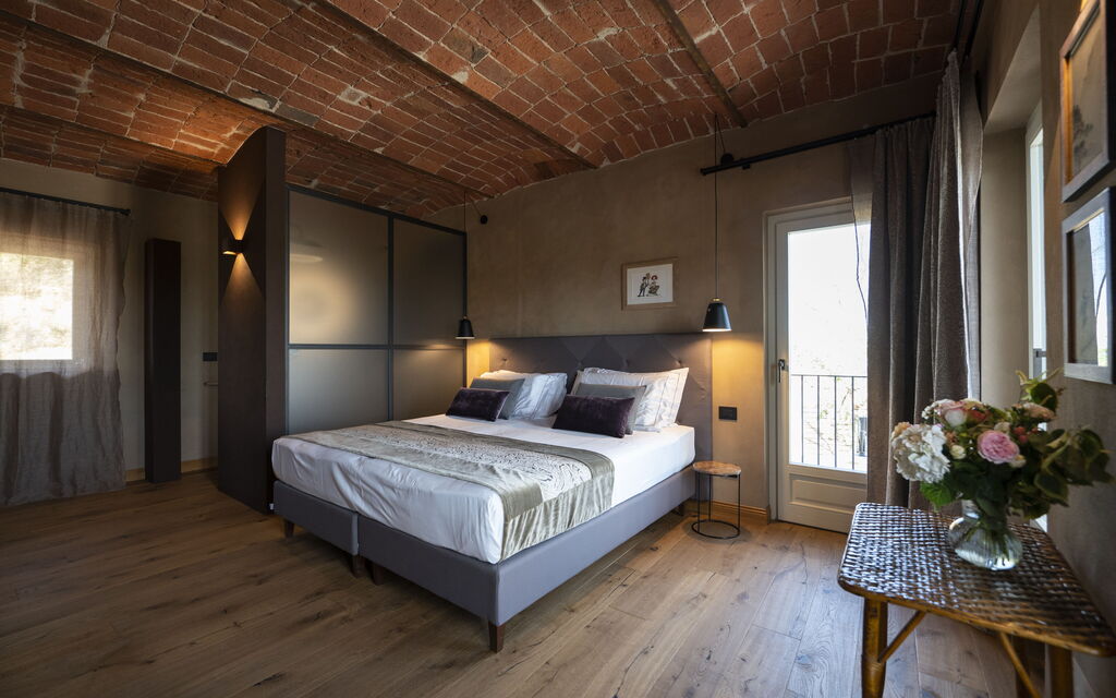 Relais Casa Clara - Roero - Langhe, Piemonte: Autumn, Bedroom, Spring, Summer