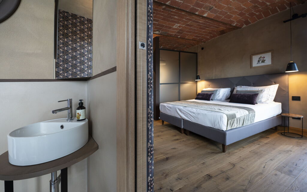 Relais Casa Clara - Roero - Langhe, Piemonte: Autumn, Bedroom, Spring, Summer