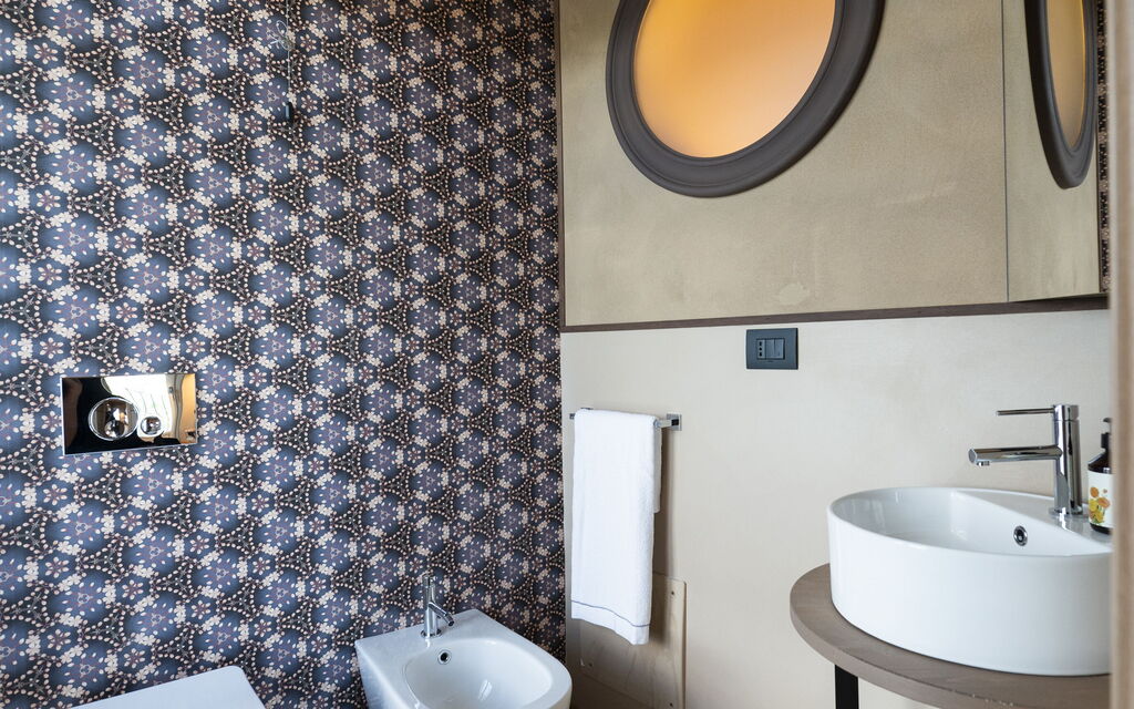 Relais Casa Clara - Roero - Langhe, Piemonte: Autumn, Bathroom, Spring, Summer