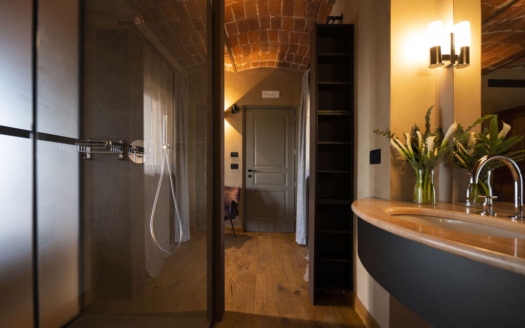 Relais Casa Clara - Roero - Langhe, Piemonte: Autumn, Bathroom, Spring, Summer