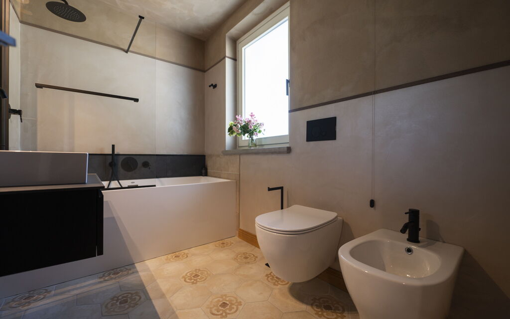 Relais Casa Clara - Roero - Langhe, Piemonte: Autumn, Bathroom, Spring, Summer