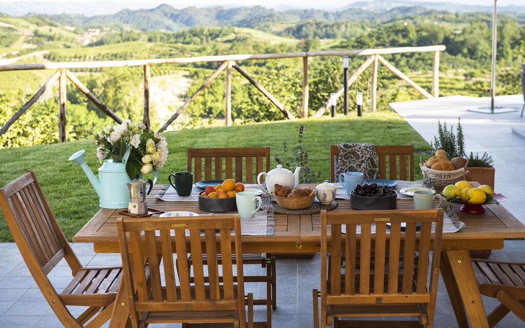 Relais Casa Clara - Roero - Langhe, Piemonte: Autumn, Building Exterior, Spring, Summer