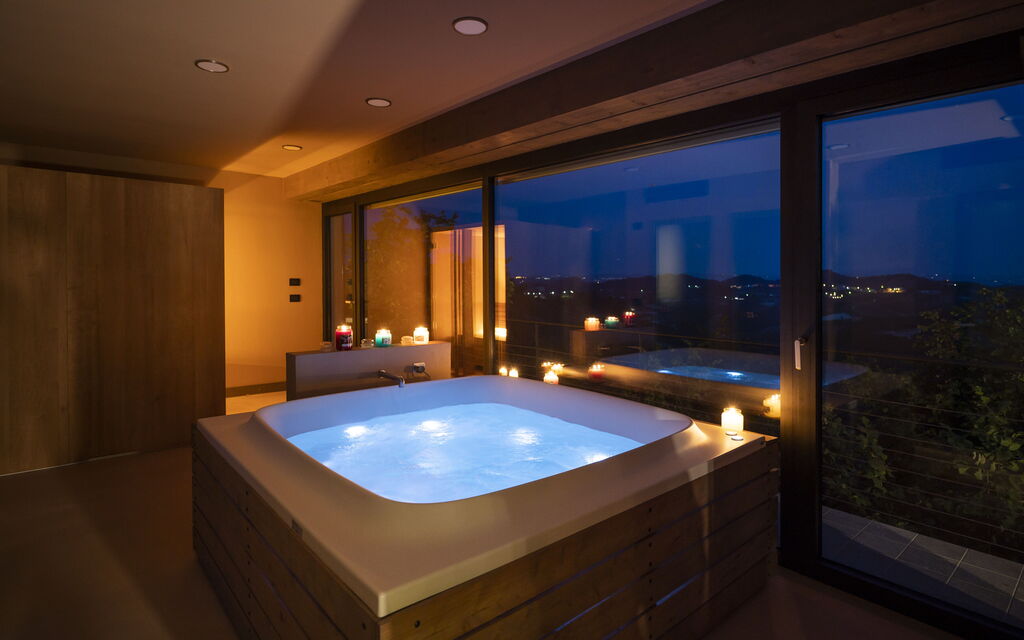 Relais Casa Clara - Roero - Langhe, Piemonte: Autumn, Hot Tub, Spring, Summer