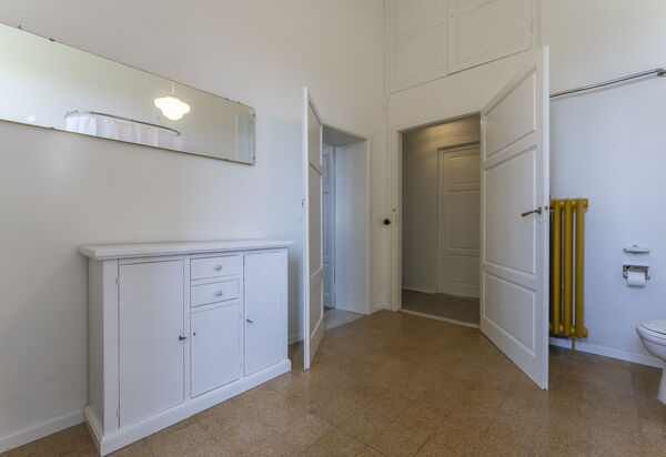 Massarosa Front Lake, The Gargoyles: Autunno, Bagno, Estate, Primavera