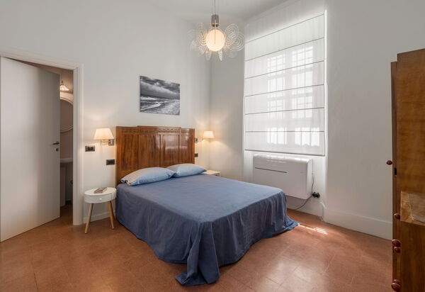 Massarosa Front Lake, The Gargoyles: Autunno, Camera da letto, Estate, Primavera