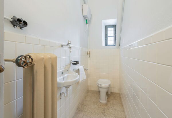 Massarosa Front Lake, The Gargoyles: Autunno, Bagno, Estate, Primavera