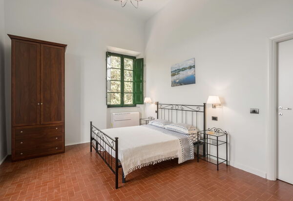 Massarosa Front Lake, The Gargoyles: Autunno, Camera da letto, Estate, Primavera