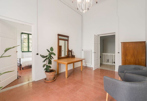 Massarosa Front Lake, The Gargoyles: Autunno, Estate, Primavera, Soggiorno