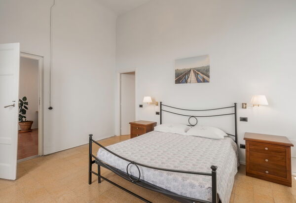 Massarosa Front Lake, The Gargoyles: Autunno, Camera da letto, Estate, Primavera