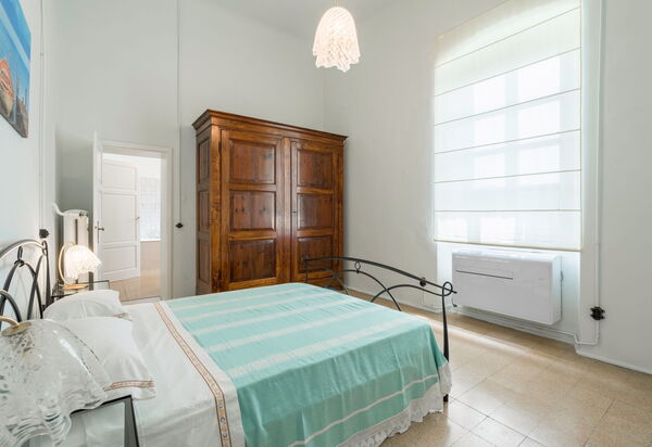 Massarosa Front Lake, The Gargoyles: Autunno, Camera da letto, Estate, Primavera