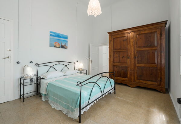 Massarosa Front Lake, The Gargoyles: Autunno, Camera da letto, Estate, Primavera