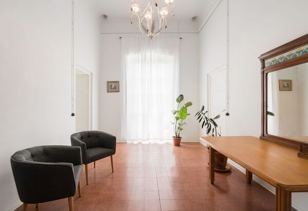 Massarosa Front Lake, The Gargoyles: Autunno, Camera da letto, Estate, Primavera