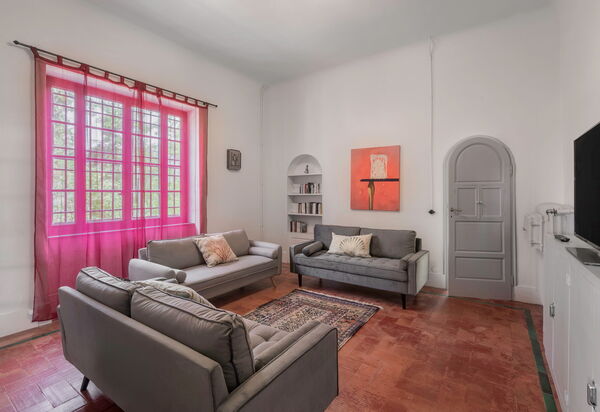 Massarosa Front Lake, The Gargoyles: Autunno, Estate, Primavera, Soggiorno