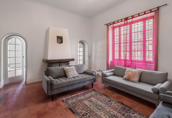 Massarosa Front Lake, The Gargoyles: Autunno, Estate, Primavera, Soggiorno