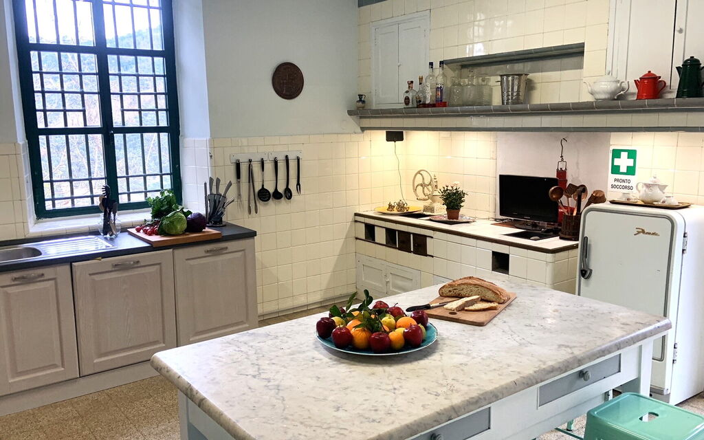 Massarosa Front Lake, The Gargoyles: Autunno, Cucina, Estate, Primavera