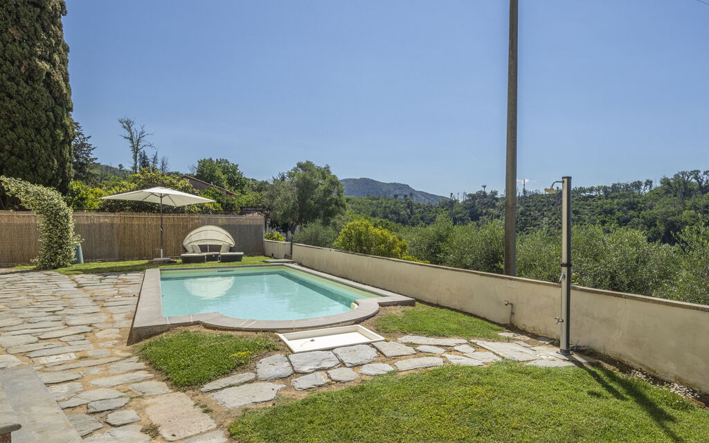 Massarosa Front Lake, The Gargoyles: Autunno, Estate, Giardino, Piscina, Primavera