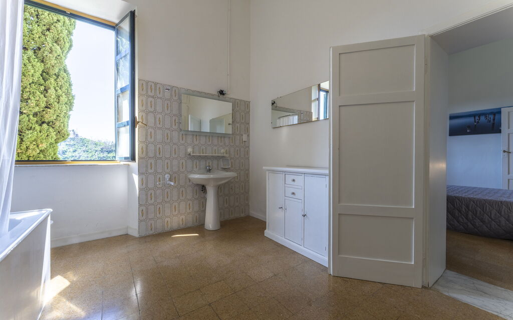 Massarosa Front Lake, The Gargoyles: Autunno, Bagno, Estate, Primavera