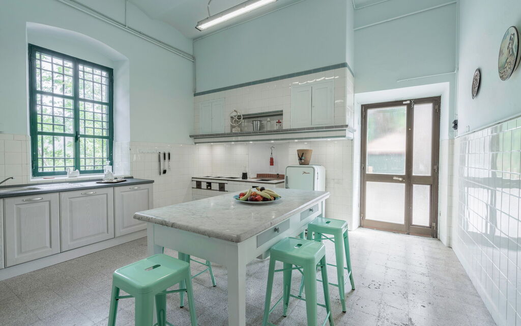 Massarosa Front Lake, The Gargoyles: Autunno, Cucina, Estate, Primavera