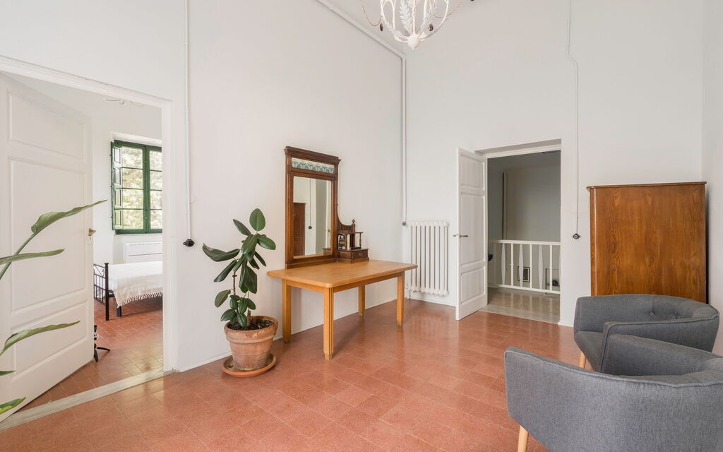 Massarosa Front Lake, The Gargoyles: Autunno, Estate, Primavera, Soggiorno