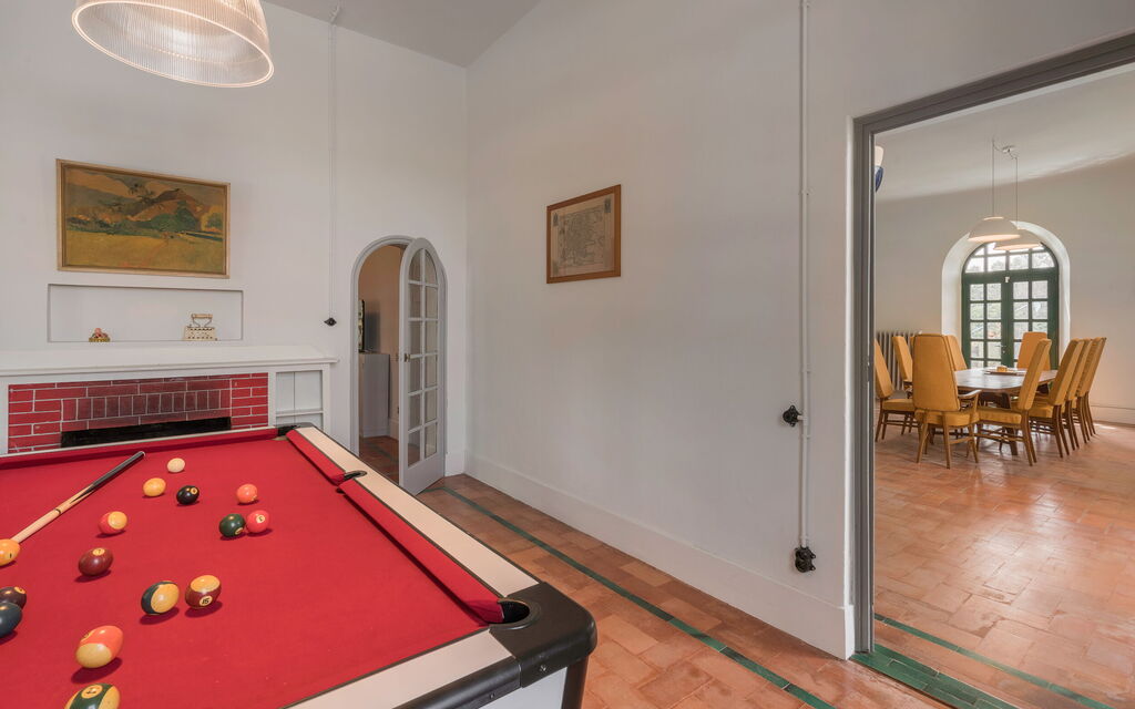 Massarosa Front Lake, The Gargoyles: Autunno, Estate, Primavera, Soggiorno