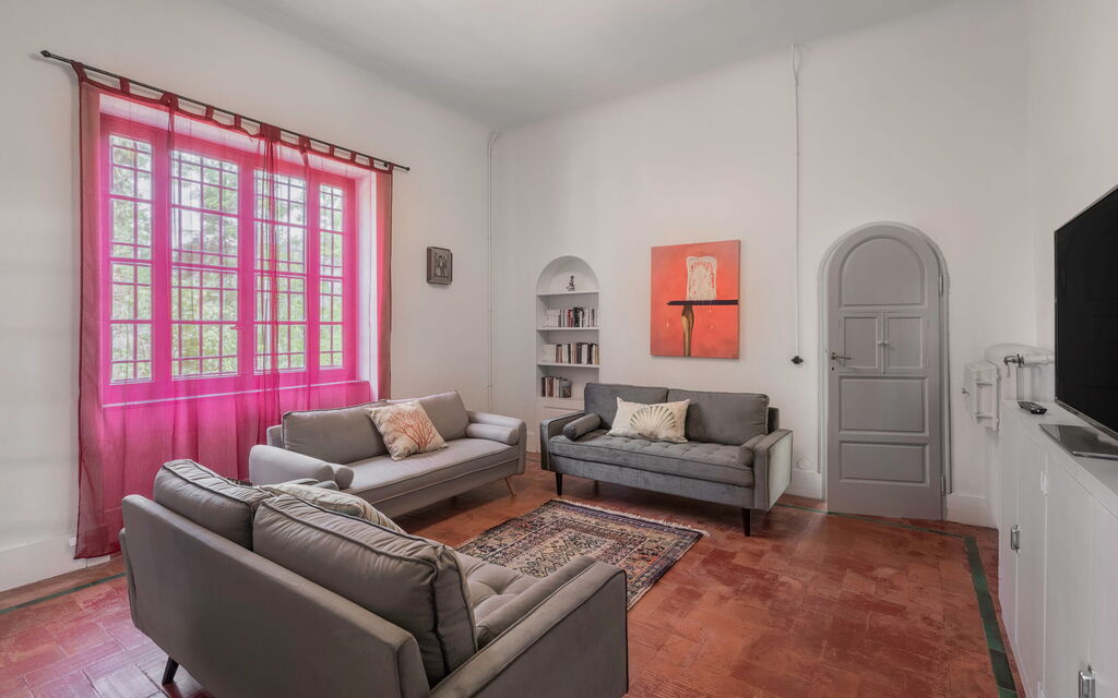 Massarosa Front Lake, The Gargoyles: Autunno, Estate, Primavera, Soggiorno