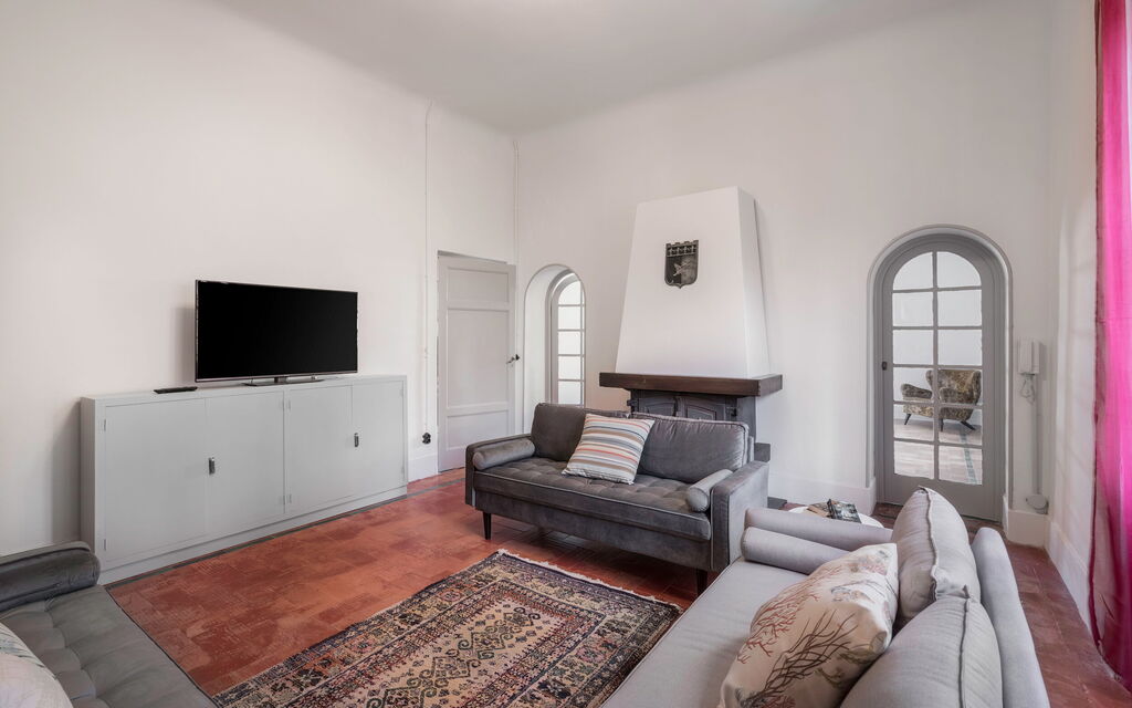 Massarosa Front Lake, The Gargoyles: Autunno, Estate, Primavera, Soggiorno