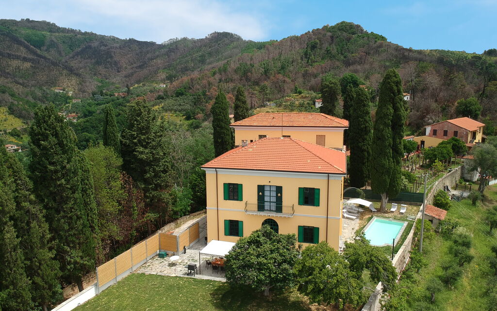 Massarosa Front Lake, The Gargoyles: Autunno, Giardino, Inverno, Primavera