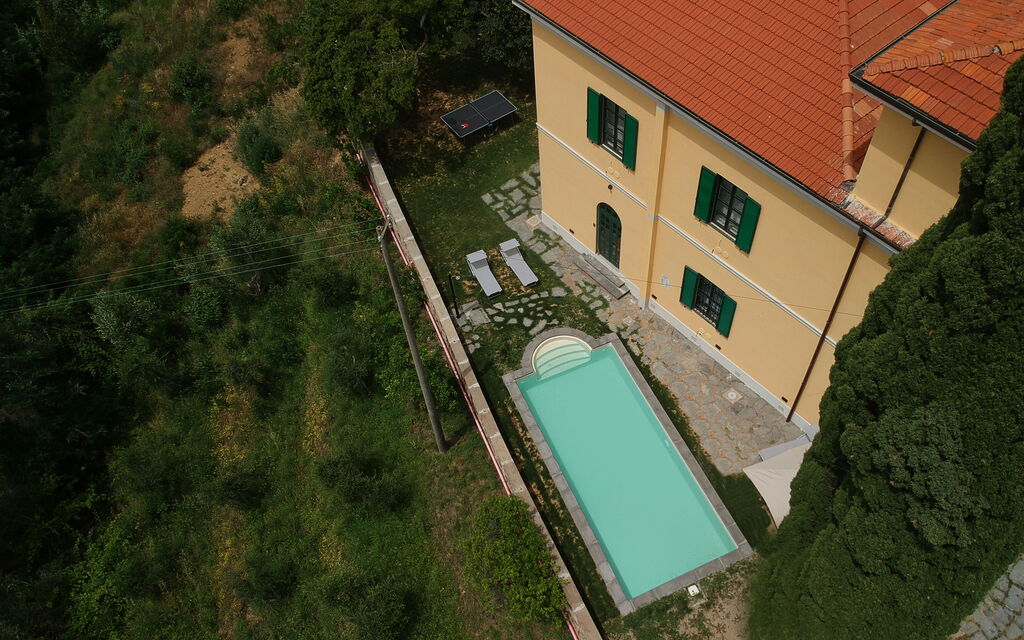 Massarosa Front Lake, The Gargoyles: Autunno, Giardino, Inverno, Piscina, Primavera