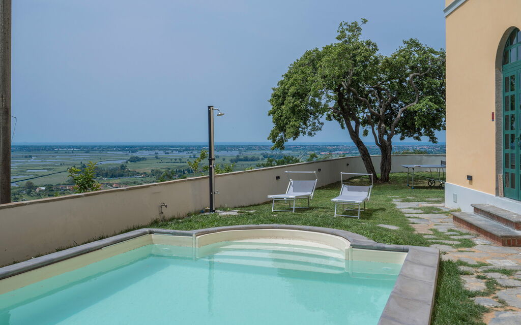 Massarosa Front Lake, The Gargoyles: Autunno, Estate, Esterni, Piscina, Primavera