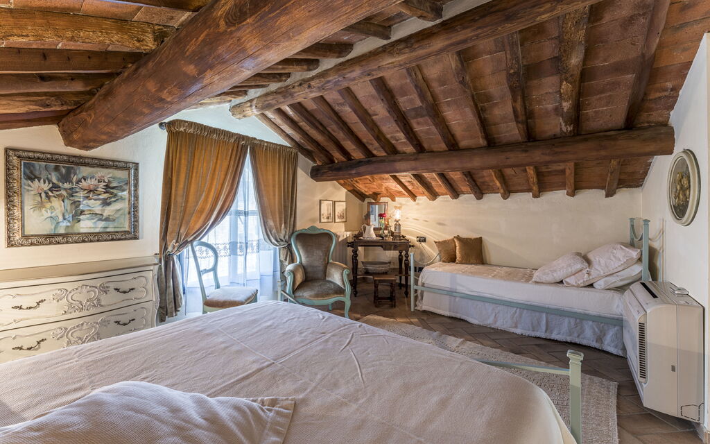 Fienile Di Fabio - Colline Fiorentine Vaiano, Toscana: Amenities, Autumn, Bedroom, Room Detail, Spring, Summer