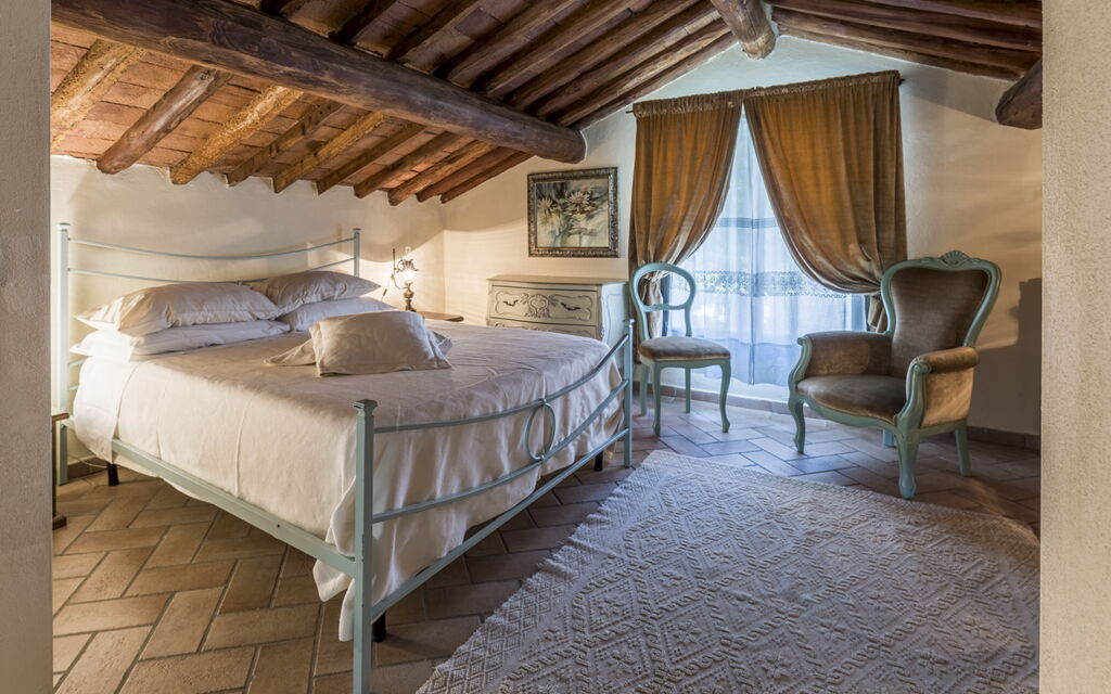 Fienile Di Fabio - Colline Fiorentine Vaiano, Toscana: Amenities, Autumn, Bedroom, Room Detail, Spring, Summer