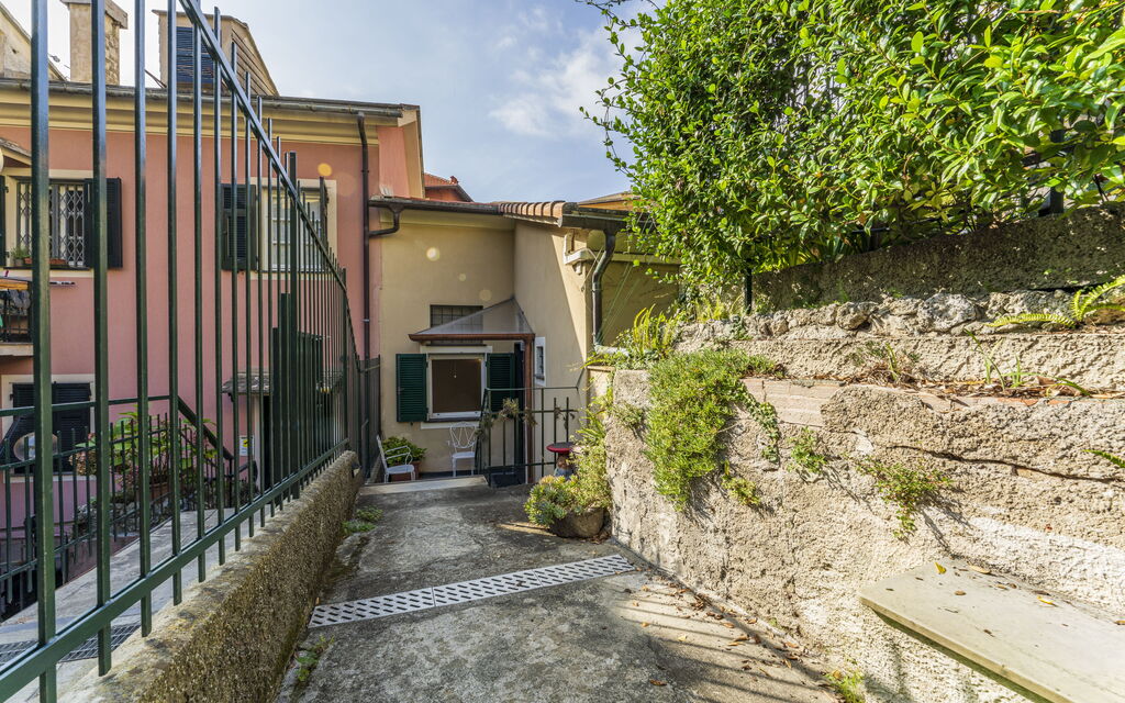 A Un Minuto Dal Mare - Bogliasco, Liguria: Autumn, Building Exterior, Garden, Spring, Summer