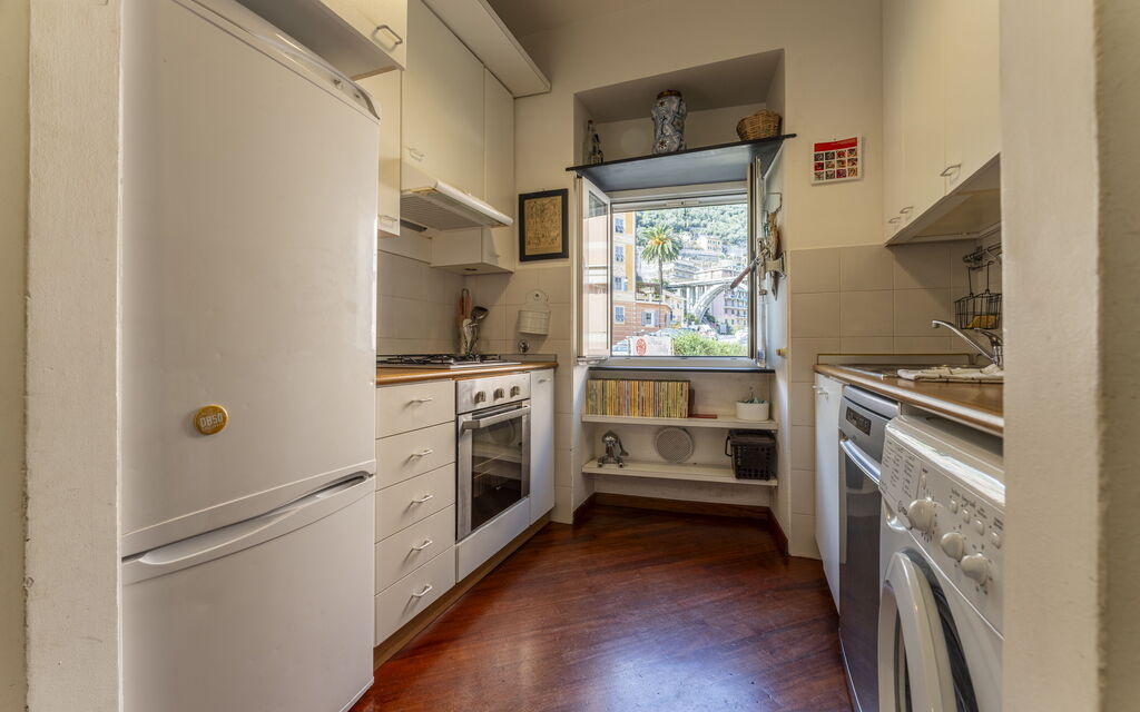 A Un Minuto Dal Mare - Bogliasco, Liguria: Autumn, Kitchen, Spring, Summer