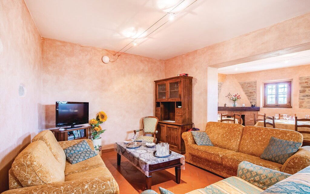 Il Villino: Dining Room, Living Room