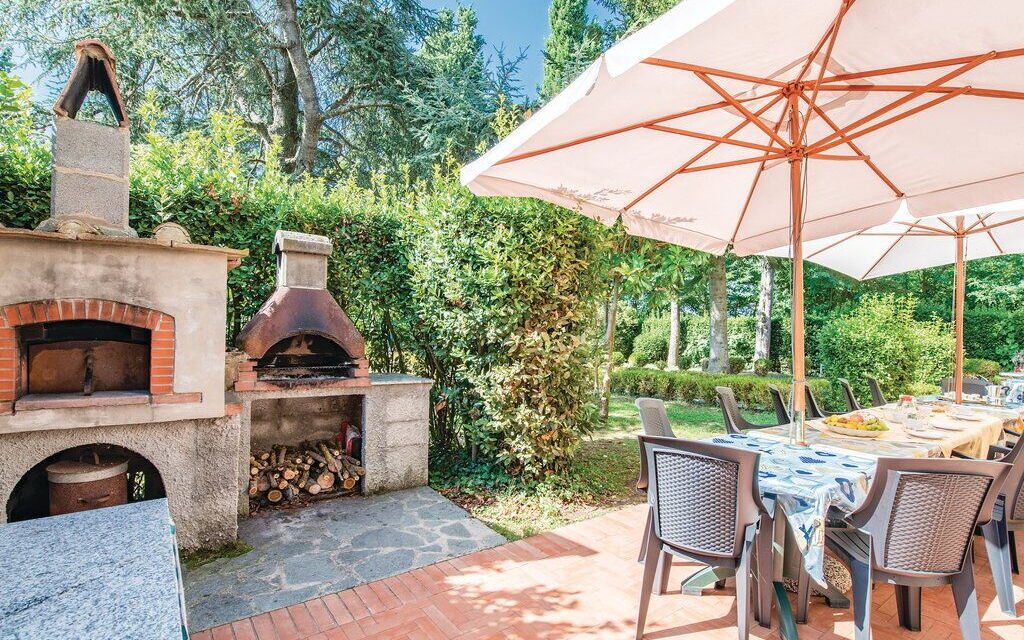 Il Villino: Building Exterior