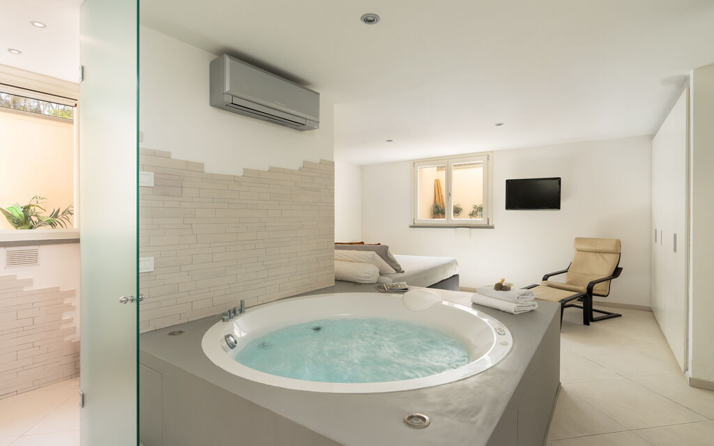 Luxury Green Marignana Villa, Versilia, Pool, Ac, Sauna: Autumn, Bedroom, Spring, Summer