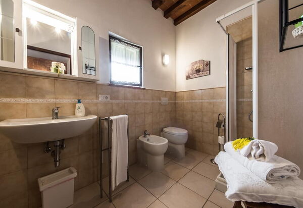 Villa Le Ripe Apartments - Gambassi Terme, Toscana: Autumn, Bathroom, Spring, Summer