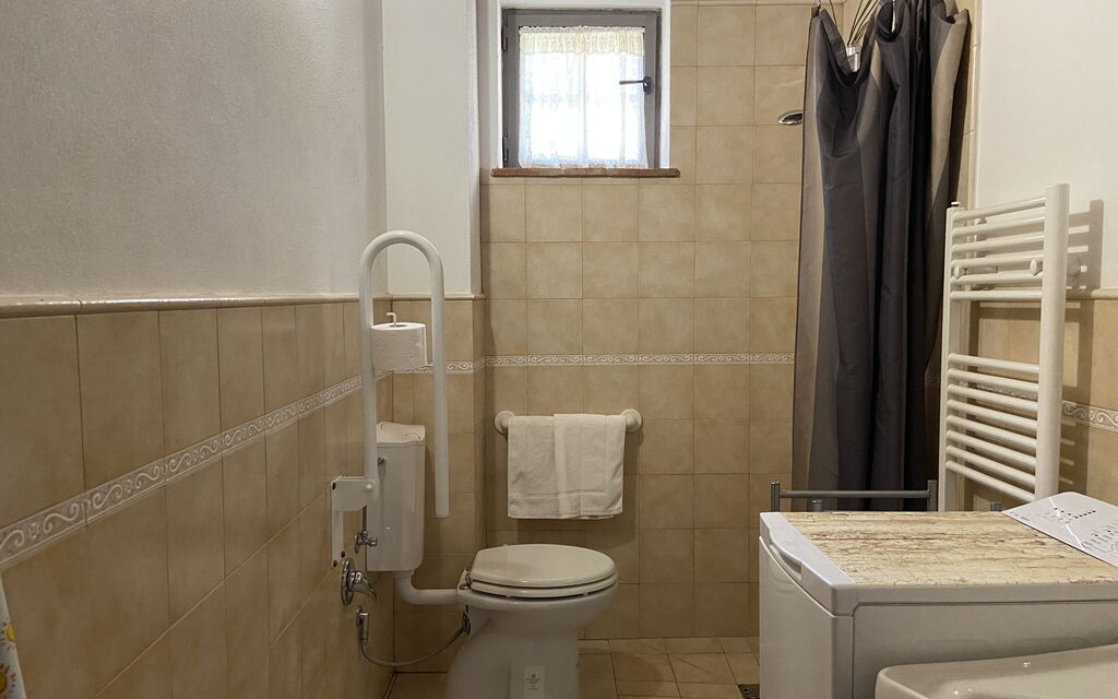 Villa Le Ripe Apartments - Gambassi Terme, Toscana - : Autumn, Bathroom, Spring, Summer