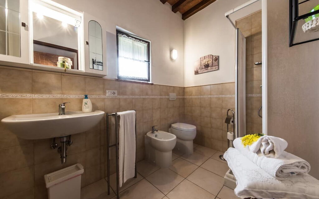 Villa Le Ripe Apartments - Gambassi Terme, Toscana - : Autumn, Bathroom, Spring, Summer