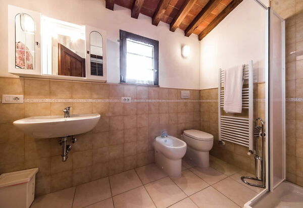 Villa Le Ripe - Gambassi Terme, Toscana: Autumn, Bathroom, Spring, Summer