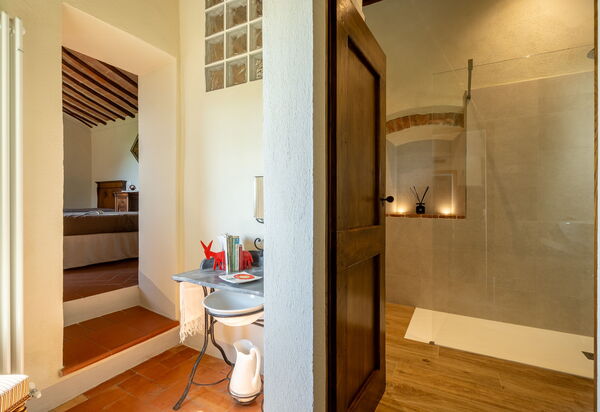 Monticchiello Apartment With Garden, Wifi, Pienza, Siena: Autumn, Bathroom, Building Exterior, Spring, Summer