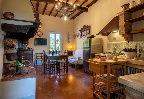 Monticchiello Apartment With Garden, Wifi, Pienza, Siena: Autumn, Building Exterior, Kitchen, Spring, Summer