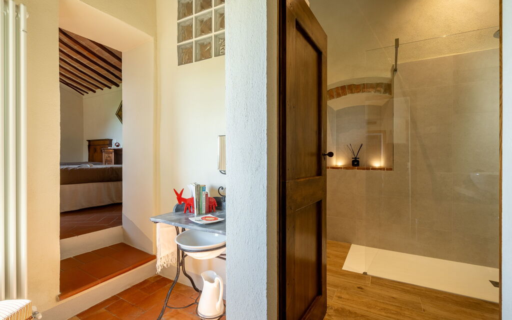 Monticchiello Apartment With Garden, Wifi, Pienza, Siena: Autumn, Bathroom, Building Exterior, Spring, Summer