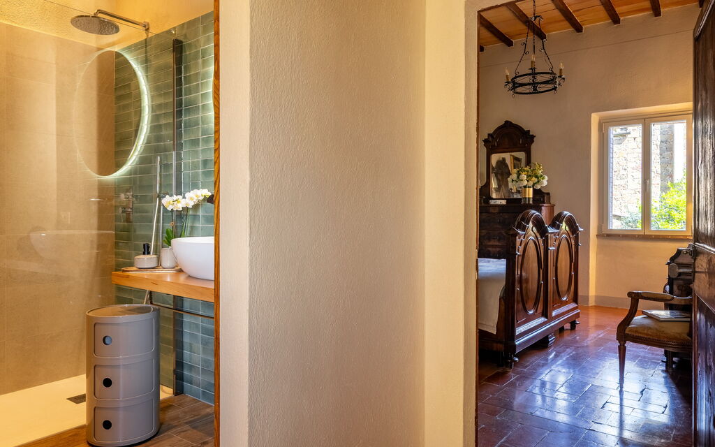 Monticchiello Apartment With Garden, Wifi, Pienza, Siena: Autumn, Bathroom, Building Exterior, Spring, Summer