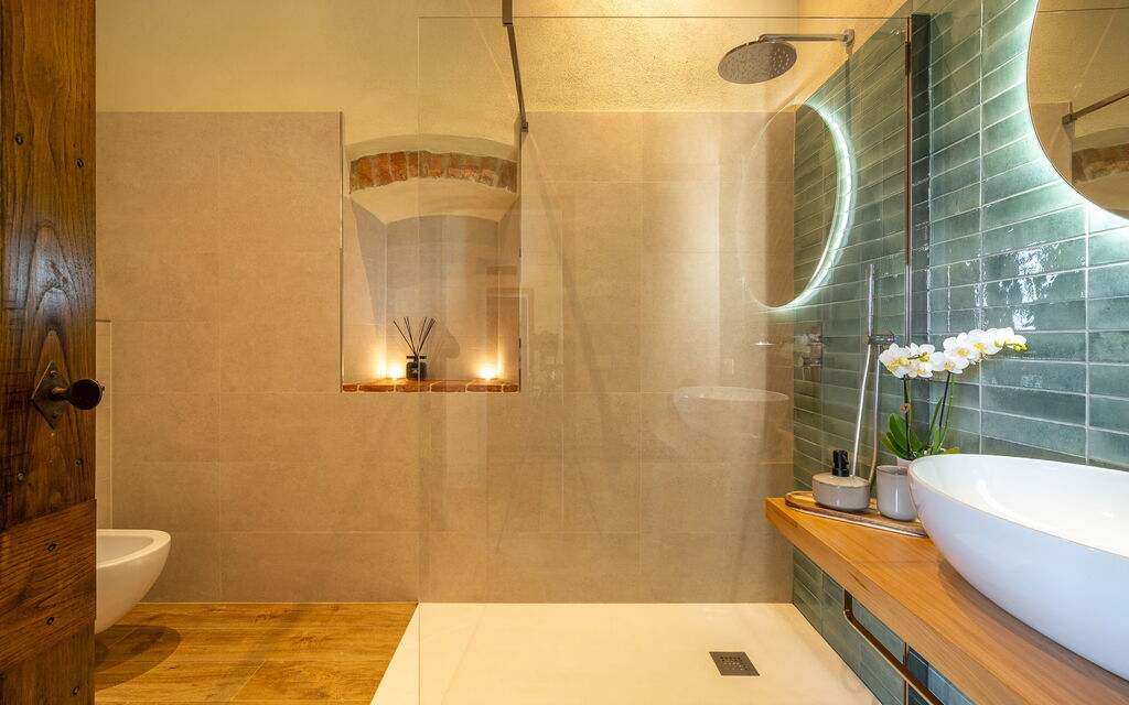 Monticchiello Apartment With Garden, Wifi, Pienza, Siena: Autumn, Bathroom, Building Exterior, Spring, Summer
