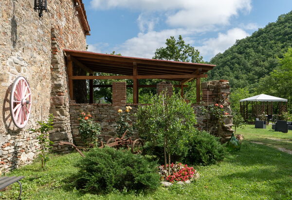 Locanda Di Alberi: Balcony / Terrace / Patio, Building Exterior, Garden
