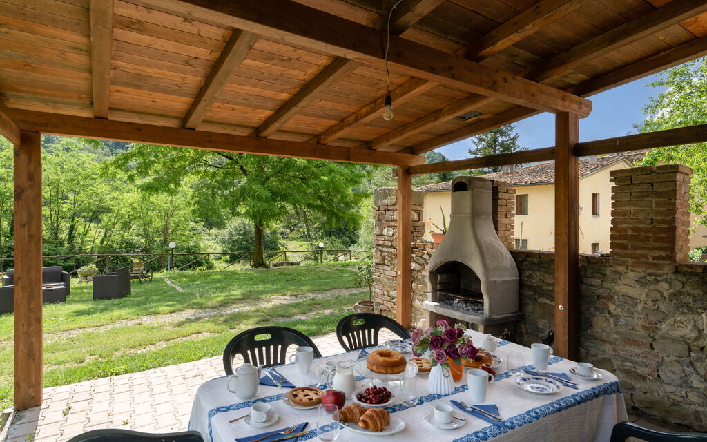 Locanda Di Alberi: Balcony / Terrace / Patio, Building Exterior, Food, Garden, Outdoor