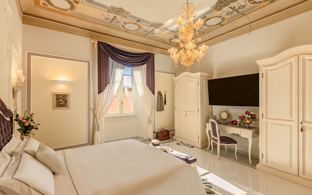 Charming Apartment Cartoni - Città Della Pieve, Umbria: Autumn, Bedroom, Spring, Summer