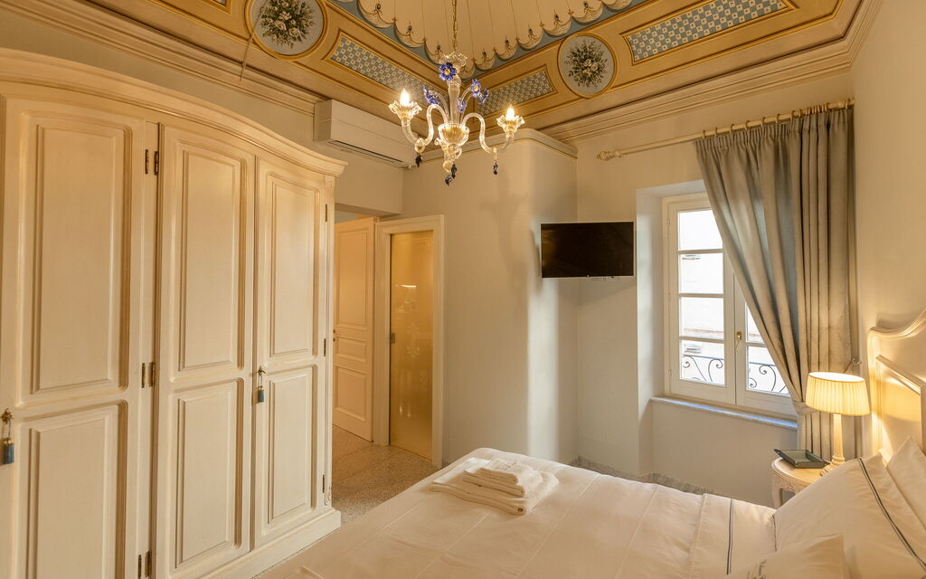 Charming Apartment Cartoni - Città Della Pieve, Umbria: Autumn, Bedroom, Spring, Summer